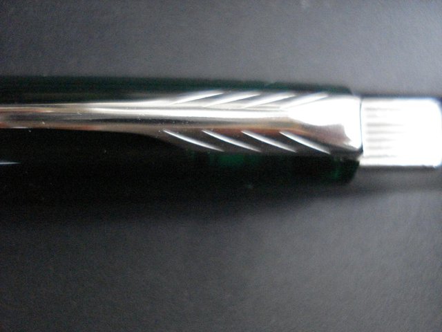 Image 2 of NEW QUALITY BLACK /GREEN PARKER PEN IN PRESENTATION GIFT BOX