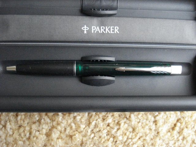 Image 3 of NEW QUALITY BLACK /GREEN PARKER PEN IN PRESENTATION GIFT BOX