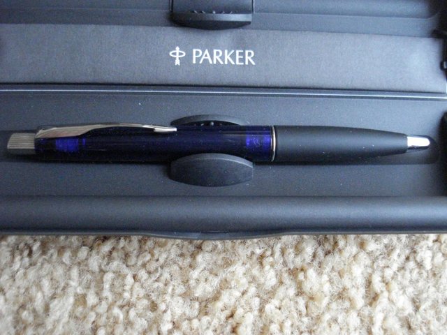 Image 3 of NEW QUALITY BLACK & BLUE PARKER PEN IN PRESENTATION GIFT BOX