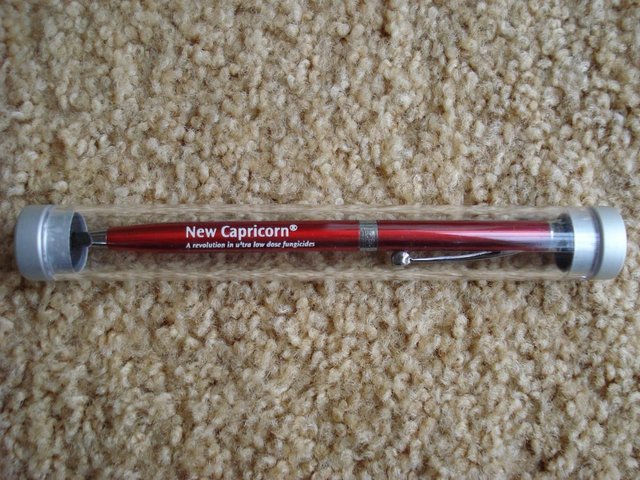 Image 2 of NEW QUALITY RED METAL PEN IN PRESENTATION GIFT TUBE