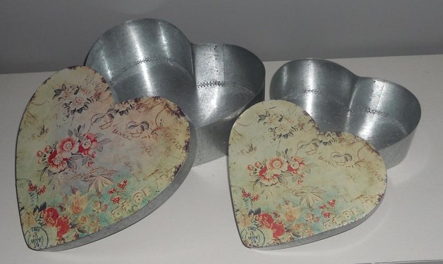 Image 3 of Pair Heart Shaped Floral Shabby Chic Storage Tins