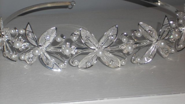 Preview of the first image of Bridal Headband/Tiara–Flower, Diamante & Pearls–New & Unworn.