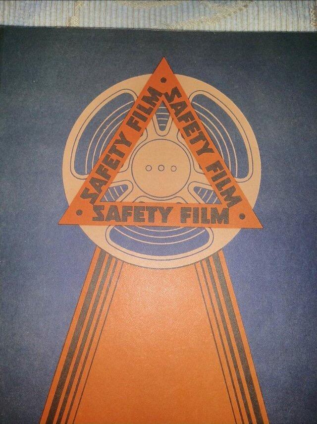 Image 15 of 1931 PATHESCOPE Safety Film Catalogue.