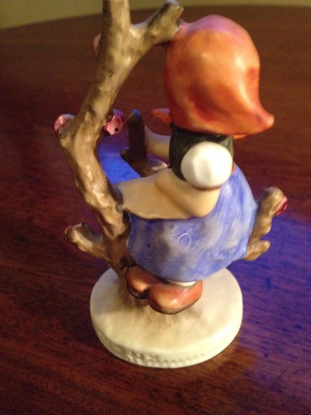 Preview of the first image of M I Hummel 10.5cm figurine "Apple Tree Girl".