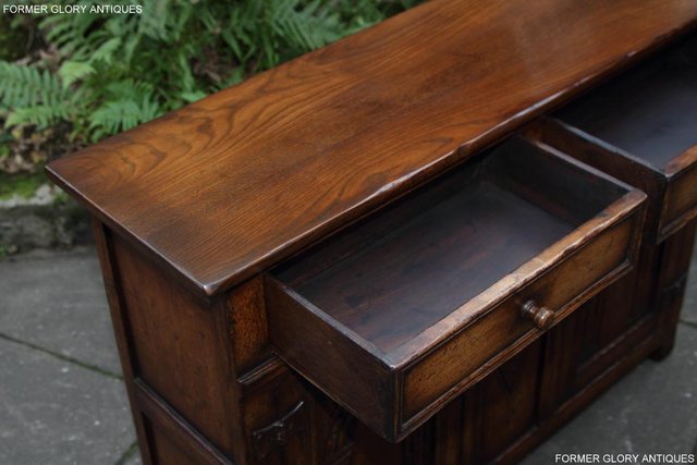 Image 8 of A TITCHMARSH & GOODWIN OAK DRESSER BASE SIDEBOARD HALL TABLE