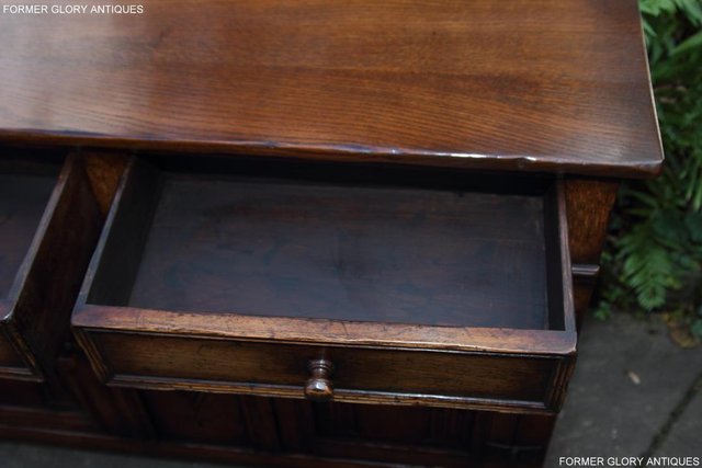 Image 10 of A TITCHMARSH & GOODWIN OAK DRESSER BASE SIDEBOARD HALL TABLE