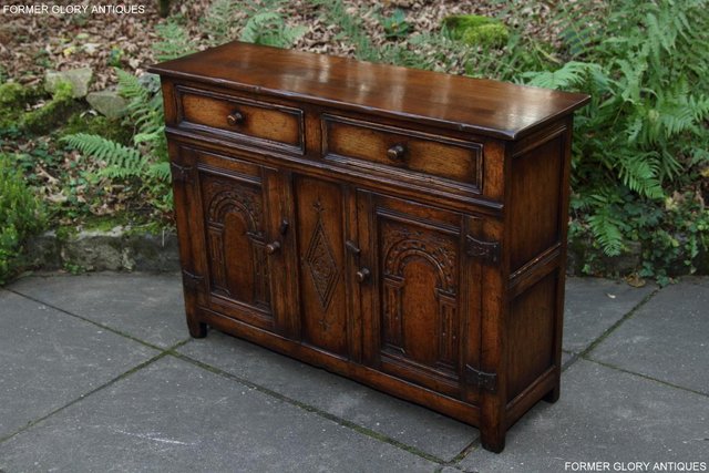 Image 16 of A TITCHMARSH & GOODWIN OAK DRESSER BASE SIDEBOARD HALL TABLE