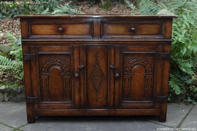 Image 22 of A TITCHMARSH & GOODWIN OAK DRESSER BASE SIDEBOARD HALL TABLE