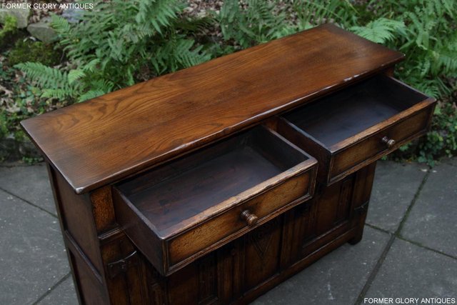 Image 23 of A TITCHMARSH & GOODWIN OAK DRESSER BASE SIDEBOARD HALL TABLE