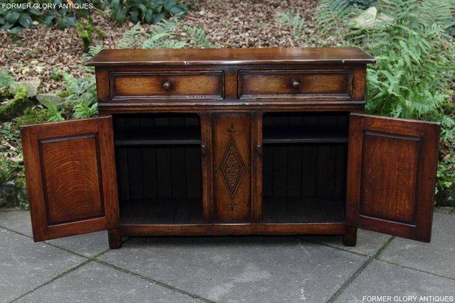 Image 24 of A TITCHMARSH & GOODWIN OAK DRESSER BASE SIDEBOARD HALL TABLE