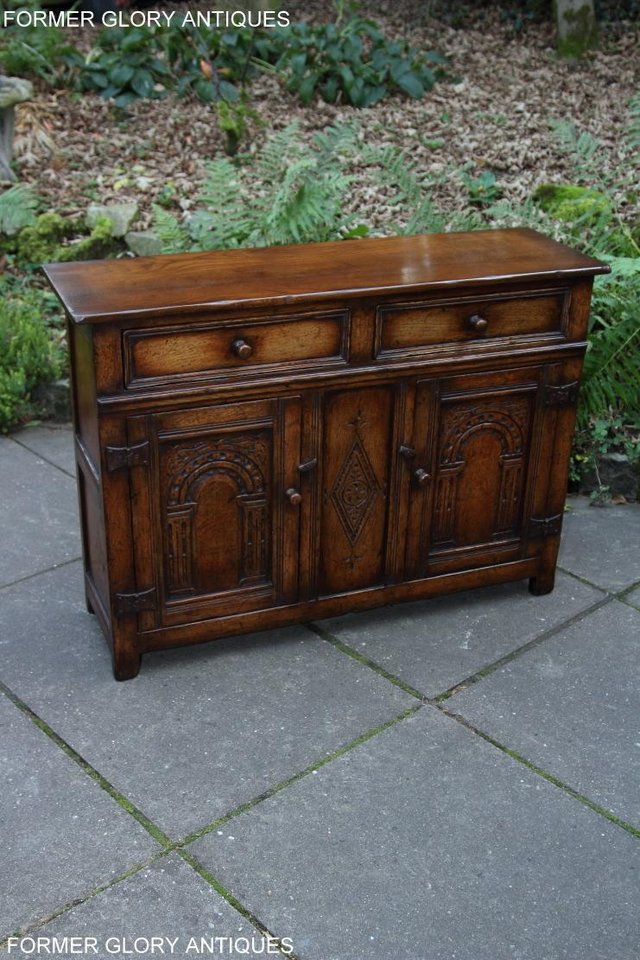 Image 30 of A TITCHMARSH & GOODWIN OAK DRESSER BASE SIDEBOARD HALL TABLE