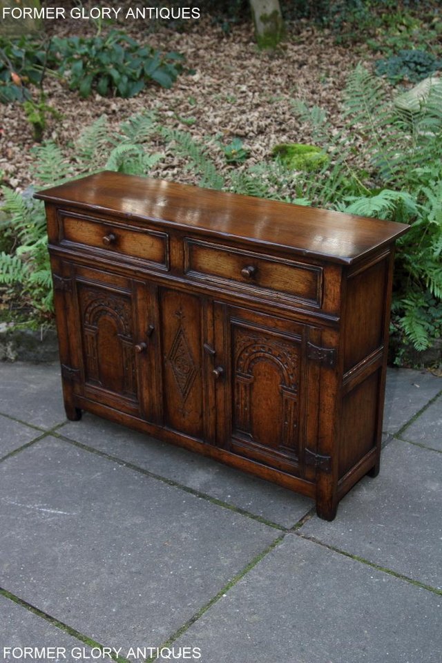Image 31 of A TITCHMARSH & GOODWIN OAK DRESSER BASE SIDEBOARD HALL TABLE