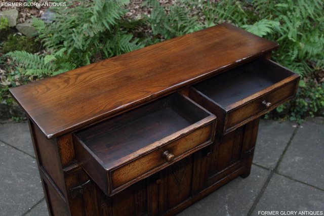 Image 38 of A TITCHMARSH & GOODWIN OAK DRESSER BASE SIDEBOARD HALL TABLE