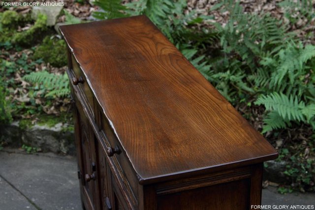 Image 42 of A TITCHMARSH & GOODWIN OAK DRESSER BASE SIDEBOARD HALL TABLE