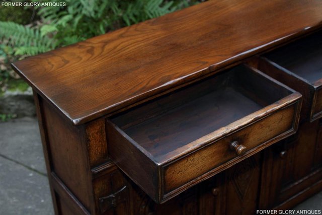 Image 44 of A TITCHMARSH & GOODWIN OAK DRESSER BASE SIDEBOARD HALL TABLE