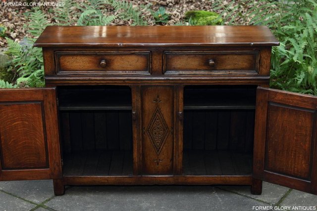 Image 49 of A TITCHMARSH & GOODWIN OAK DRESSER BASE SIDEBOARD HALL TABLE
