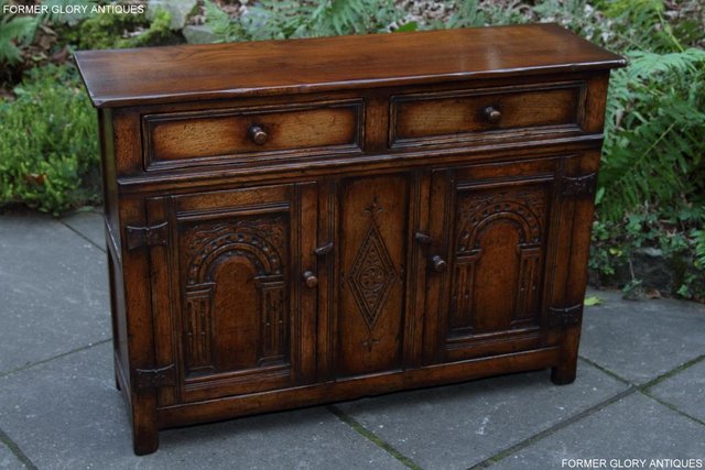Image 74 of A TITCHMARSH & GOODWIN OAK DRESSER BASE SIDEBOARD HALL TABLE