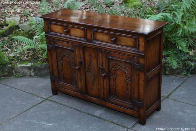 Image 80 of A TITCHMARSH & GOODWIN OAK DRESSER BASE SIDEBOARD HALL TABLE
