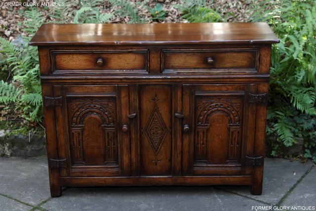 Image 81 of A TITCHMARSH & GOODWIN OAK DRESSER BASE SIDEBOARD HALL TABLE