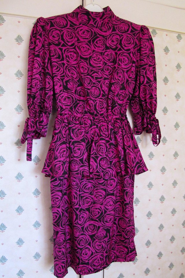 Preview of the first image of Jaeger Dress, Size 8 - Excellent Condition.