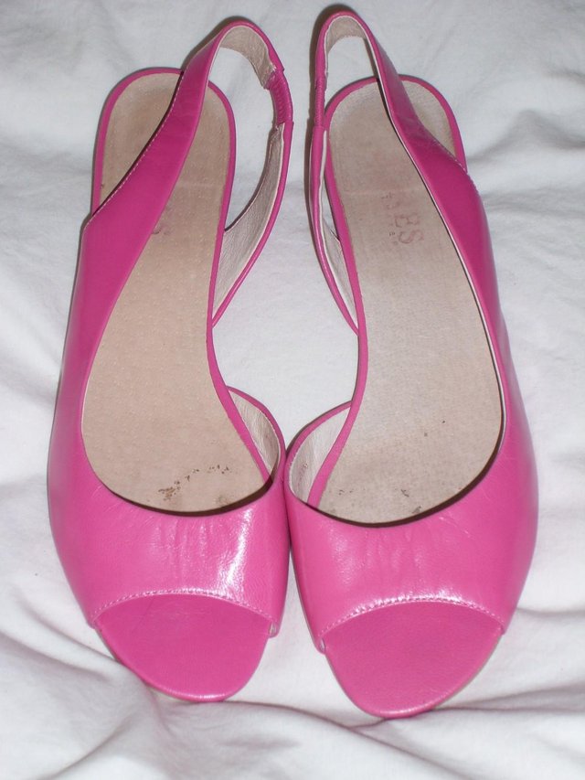 Preview of the first image of Jones Pink Leather Sandals – Size 5/38.