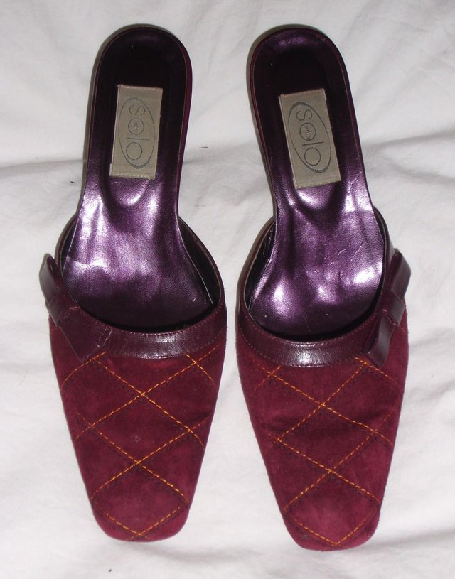 Preview of the first image of Faith Solo Burgundy Suede Shoes – Size 5/38.