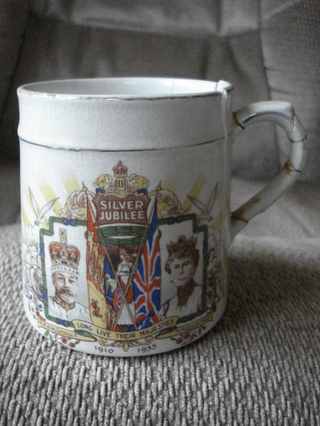 Image 2 of ANTIQUE KING GEORGE V QUEEN MARY SILVER JUBILEE 1910-35 MUG