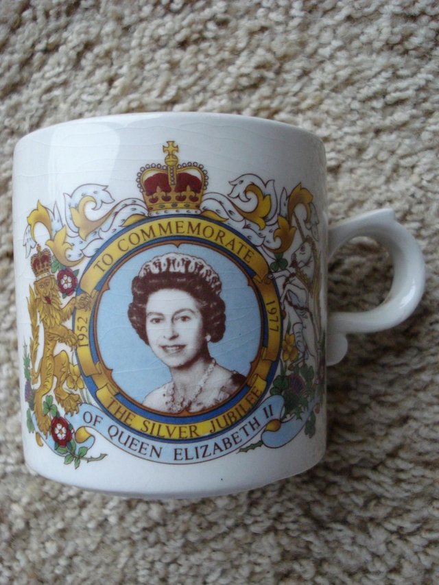 Preview of the first image of ANTIQUE QUEEN ELIZABETH II  SILVER JUBILEE 1952-77 MUG.