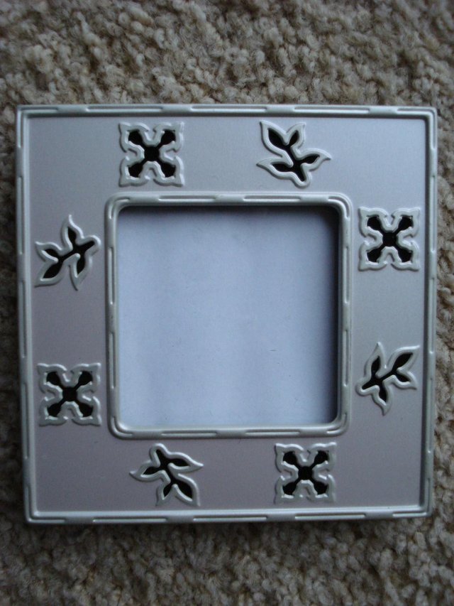 Image 3 of SILVER/SATIN COLOURED PICTURE/PHOTO FRAME FOR 2¼”x2¼” PHOTO