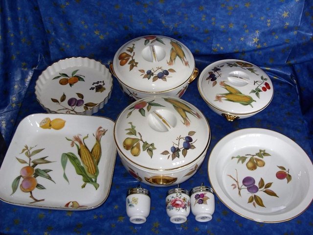Preview of the first image of Royal Worcester Evesham Collection.