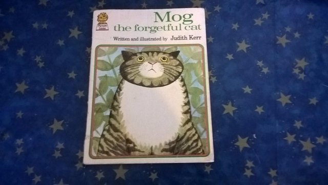 Preview of the first image of Mog the Forgetful Cat by Judith Kerr Picture Lions paperback.