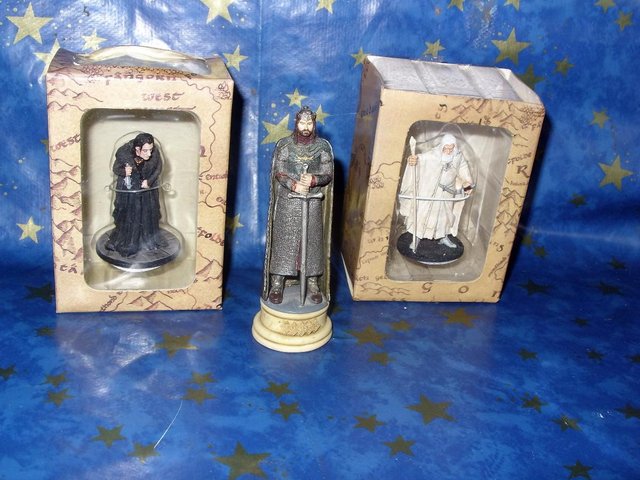 Preview of the first image of x3 Lord of The Rings Chess Set   ARAGORN White King 9cm tall.