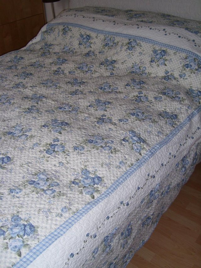 Preview of the first image of Blue & White Floral American Quilt – Double Bed Size.
