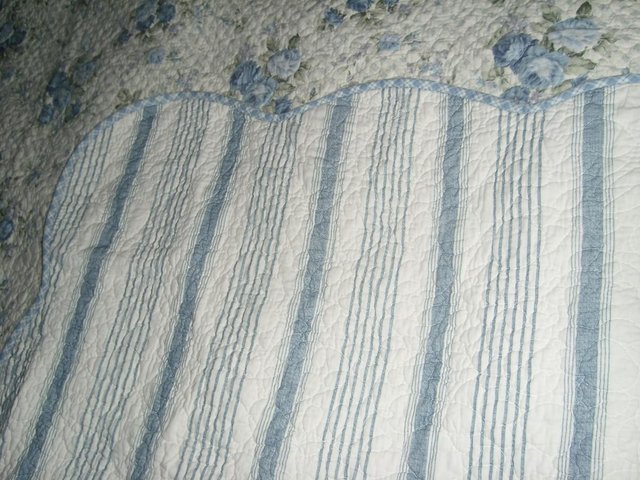 Image 2 of Blue & White Floral American Quilt – Double Bed Size