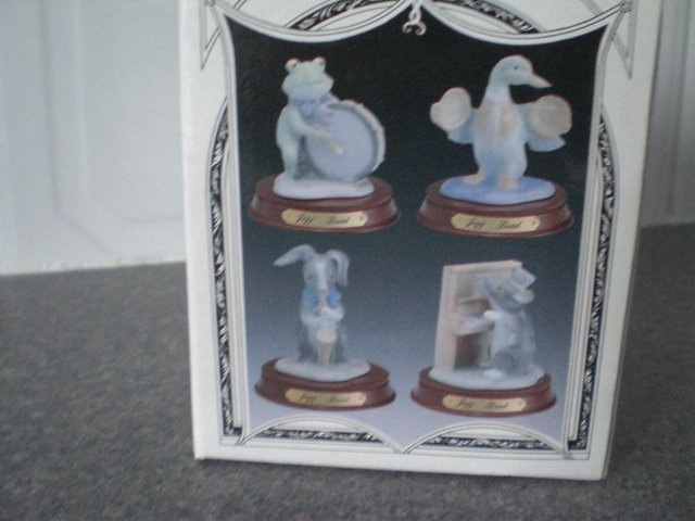 Image 3 of Porcelain Jazz quartet rabbit ornament on round wooden stand