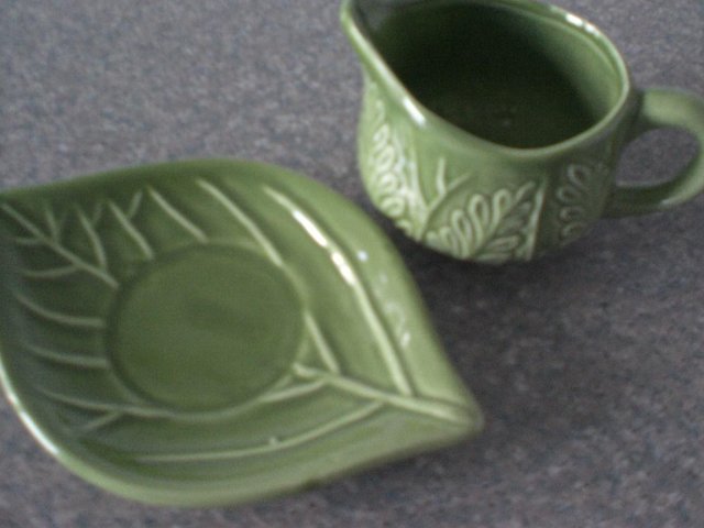 Image 3 of Attractive Mint Sauce boat and Leaf Saucer (Brand New)