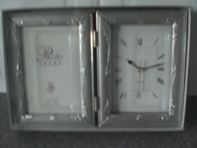 Image 3 of Folding Quartz Clock/Photo frame 9cm x13cm (New in gift box