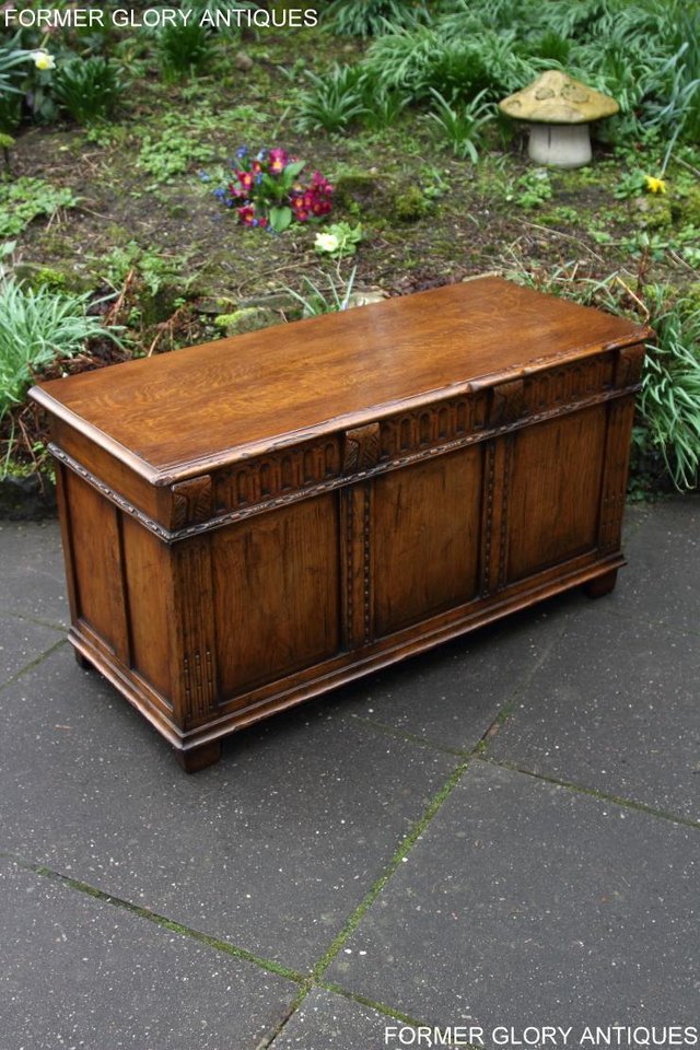 Image 3 of TITCHMARSH AND GOODWIN OAK BLANKET TOY LOG BOX COFFER TABLE
