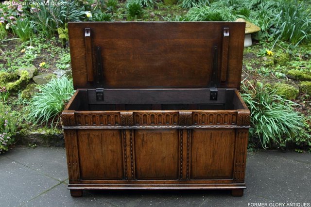 Image 5 of TITCHMARSH AND GOODWIN OAK BLANKET TOY LOG BOX COFFER TABLE