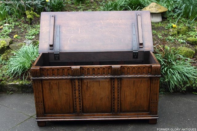 Image 9 of TITCHMARSH AND GOODWIN OAK BLANKET TOY LOG BOX COFFER TABLE