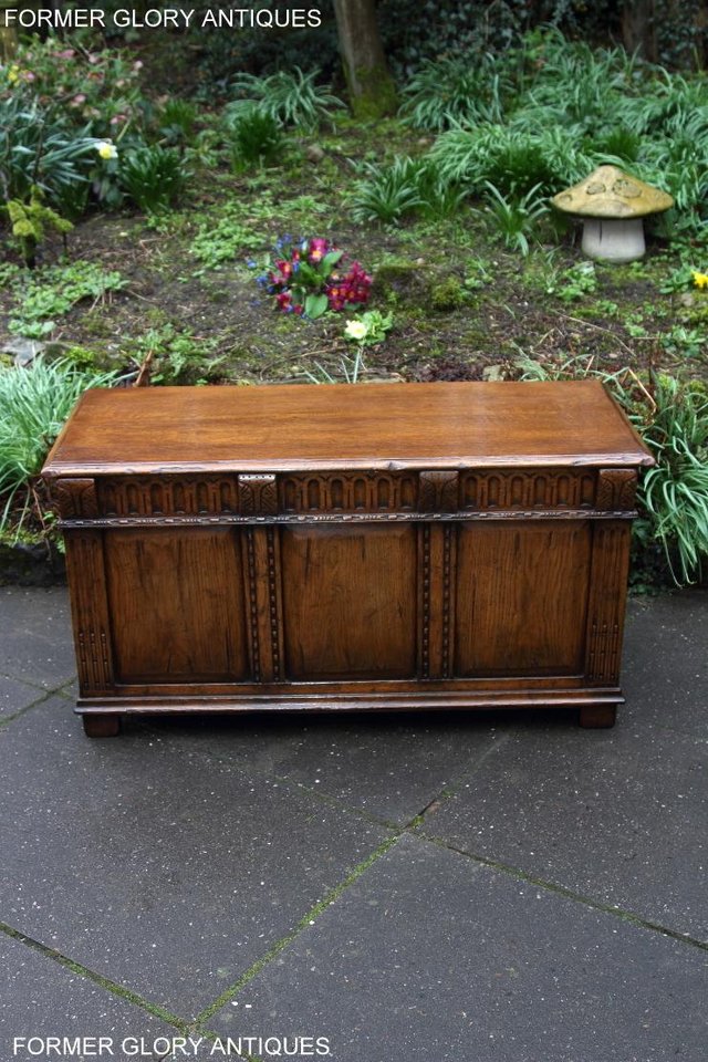Image 19 of TITCHMARSH AND GOODWIN OAK BLANKET TOY LOG BOX COFFER TABLE