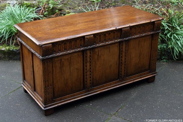 Image 20 of TITCHMARSH AND GOODWIN OAK BLANKET TOY LOG BOX COFFER TABLE