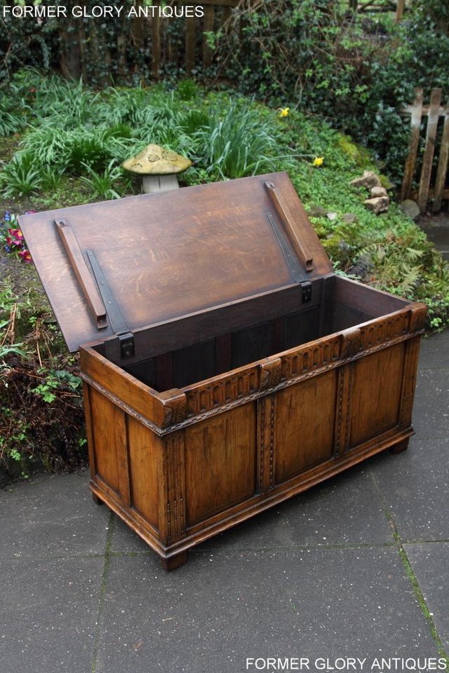 Image 26 of TITCHMARSH AND GOODWIN OAK BLANKET TOY LOG BOX COFFER TABLE