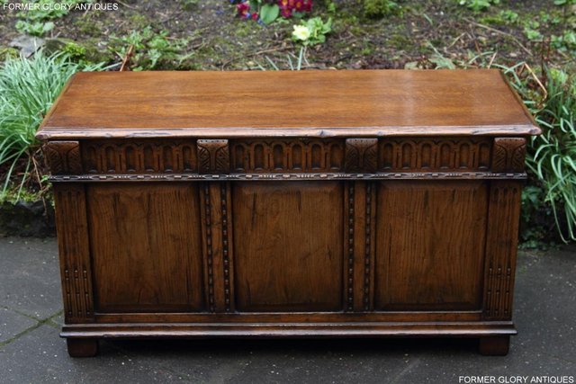 Image 35 of TITCHMARSH AND GOODWIN OAK BLANKET TOY LOG BOX COFFER TABLE