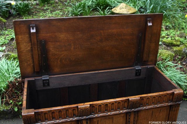 Image 36 of TITCHMARSH AND GOODWIN OAK BLANKET TOY LOG BOX COFFER TABLE