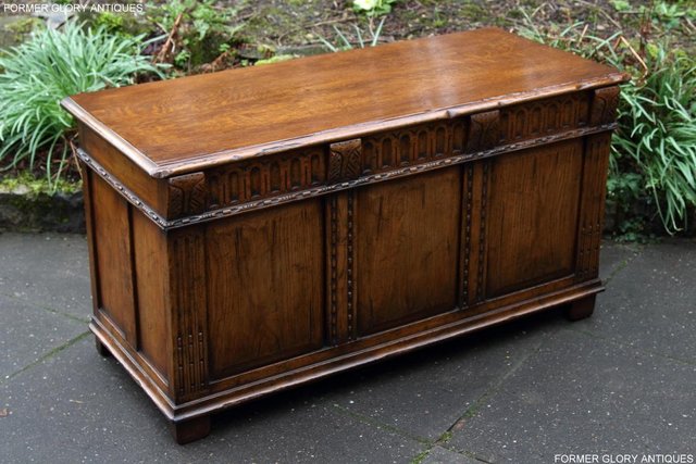 Image 42 of TITCHMARSH AND GOODWIN OAK BLANKET TOY LOG BOX COFFER TABLE
