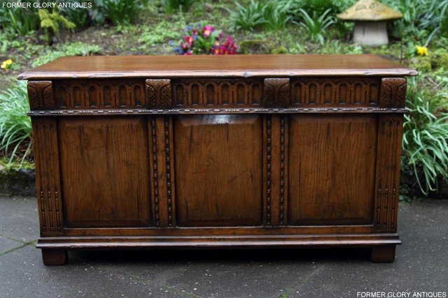 Image 43 of TITCHMARSH AND GOODWIN OAK BLANKET TOY LOG BOX COFFER TABLE
