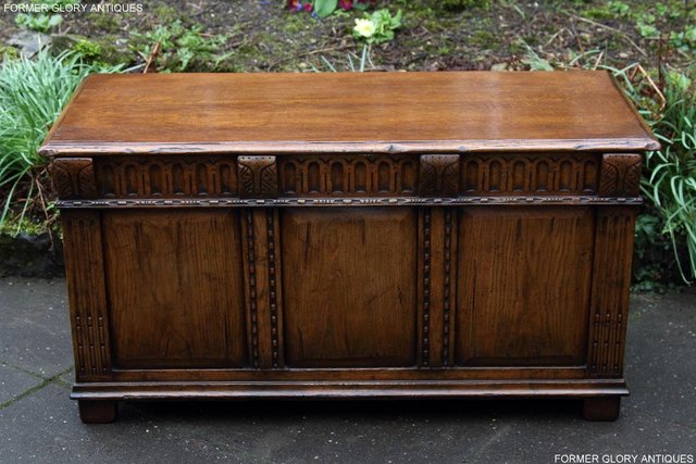 Image 52 of TITCHMARSH AND GOODWIN OAK BLANKET TOY LOG BOX COFFER TABLE