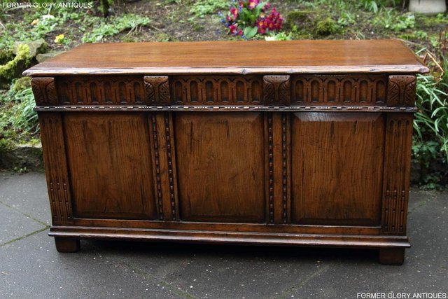 Image 55 of TITCHMARSH AND GOODWIN OAK BLANKET TOY LOG BOX COFFER TABLE