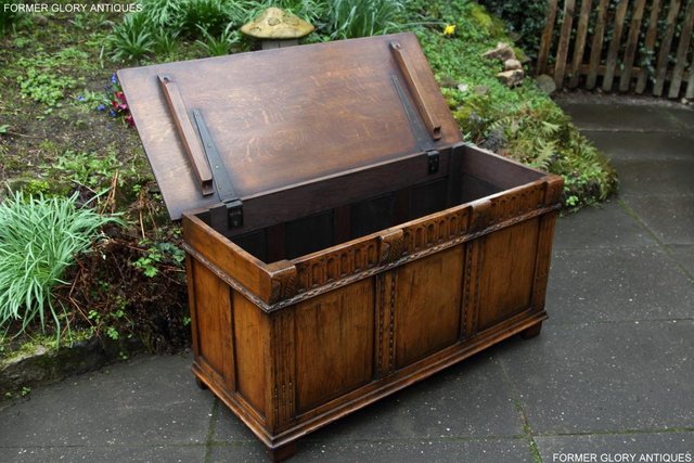 Image 58 of TITCHMARSH AND GOODWIN OAK BLANKET TOY LOG BOX COFFER TABLE